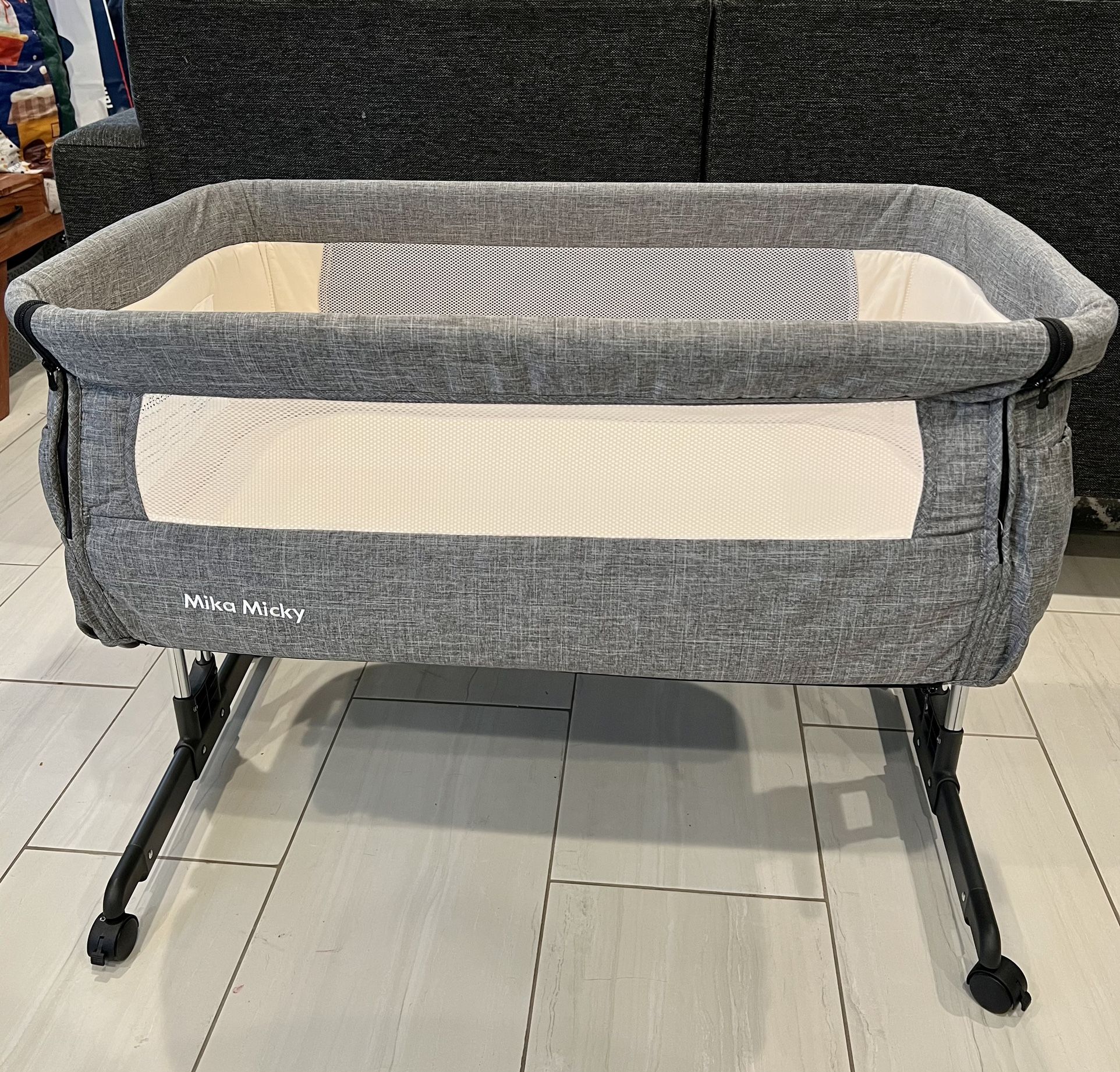 Mika Micky autowatering bassinet