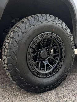 17x9 Rims and Tires 285/70/17