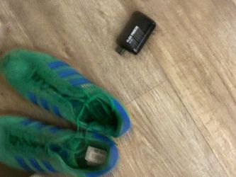 New shoes still have the tag on them aswell