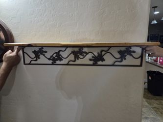 Southwest style gecko shelf