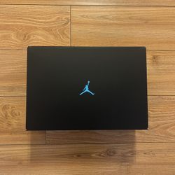Jordan 11 Gamma (size 8M)