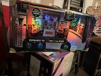 Bus And A Nice Doll.. With Cloth Rainbow High 