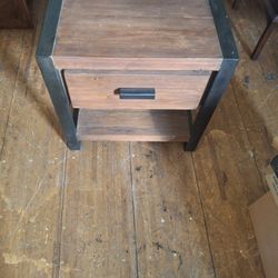 Metal/wood End Table $40