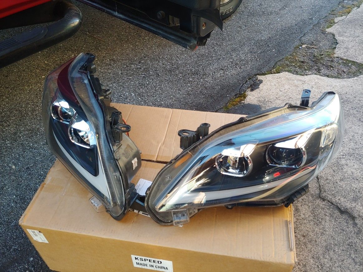 2011-2013 Toyota Corolla Headlights