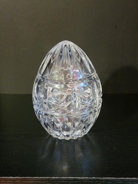 Bohemia Czech Republic Lead Crystal Egg With Hearts Paperweight Home Decor Hollow This stunning Bohemia Czech Republic lead crystal egg with hearts