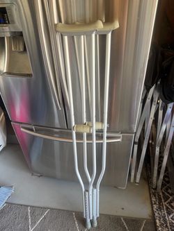 Adult crutches