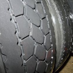 295/75R22.5 RIM INCLUDED 