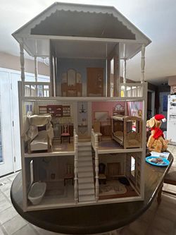 Doll House 