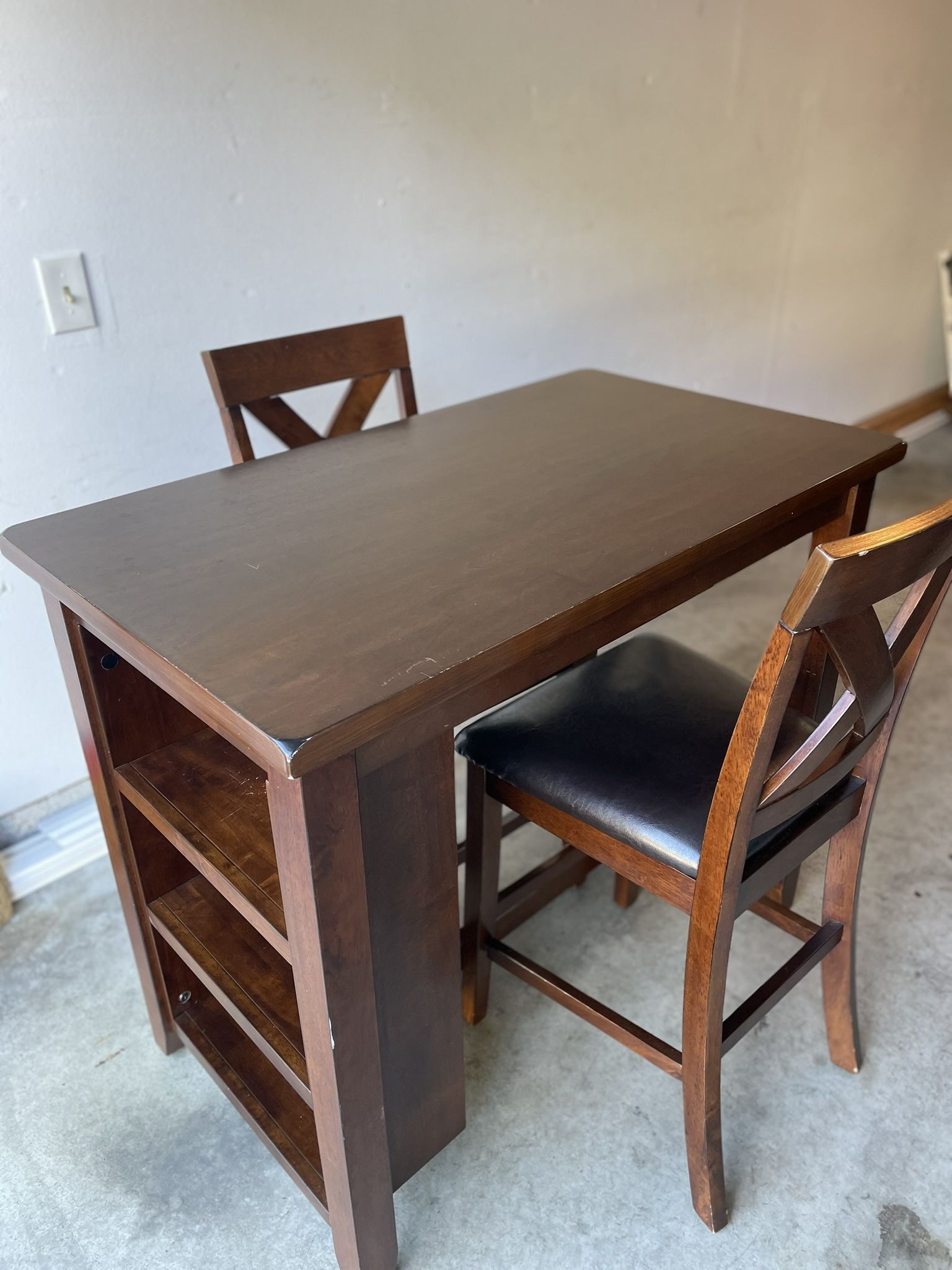 Dinette & 2 Chairs