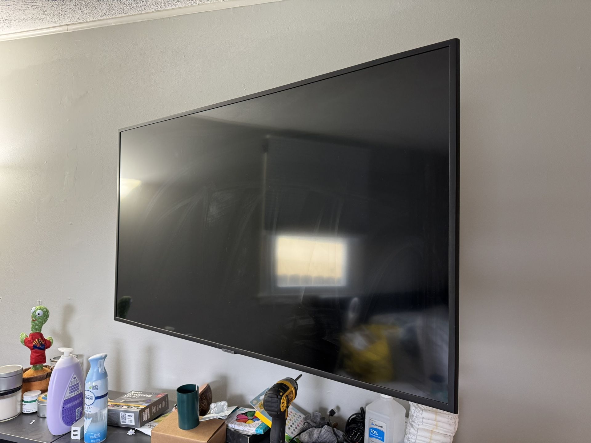 50” Samsung w/ Mount