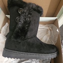 Woman Boots Size6.5 And  7 And 7.5 And 8