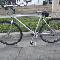 Mountain Bike - Specialized RockHopper