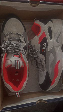 Like New Woman’s Fila Sneakers