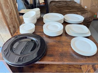 50 Piece Gibson Home Dinnerware Set + Glass Charger Plates