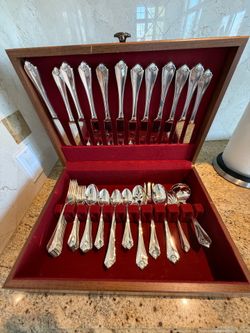 Brand New Vintage 1881 Rogers / Oneida Silverplate Flatware Set with Wooden Storage Chest