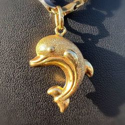 18k solid yellow gold dolphin pendant  charm 2.8 grams