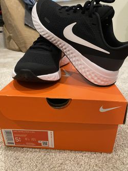 Nike Revolution 5