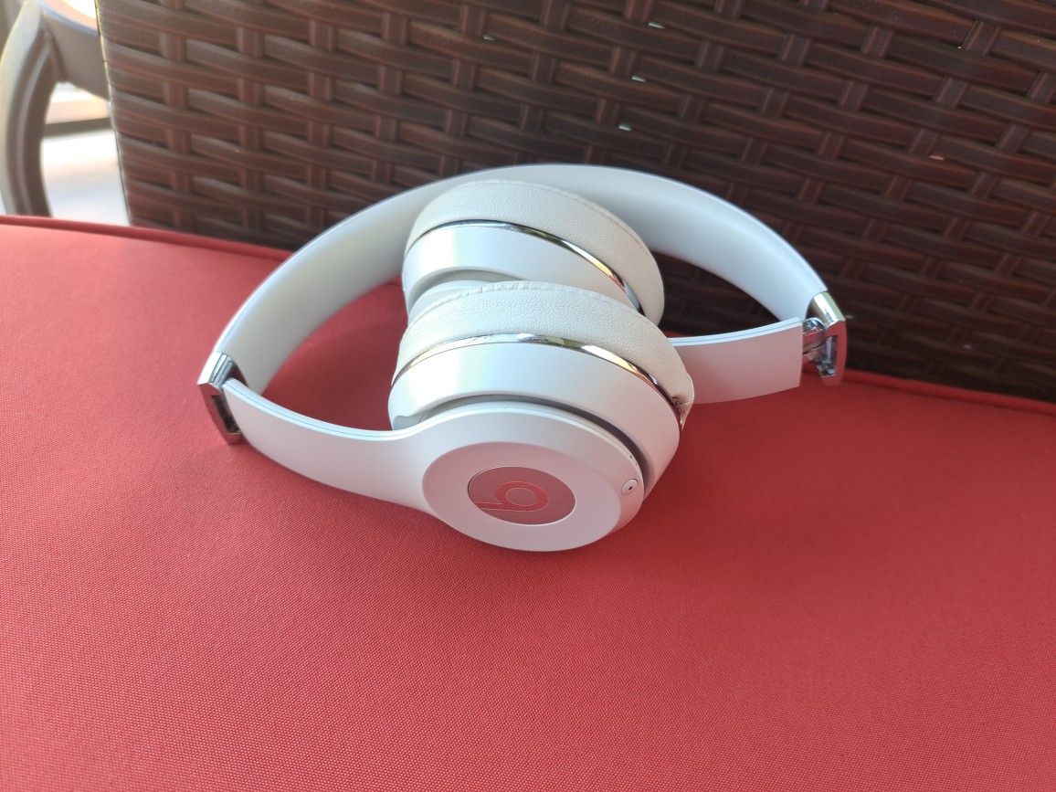 Beats Headset (A1796) solo 3 