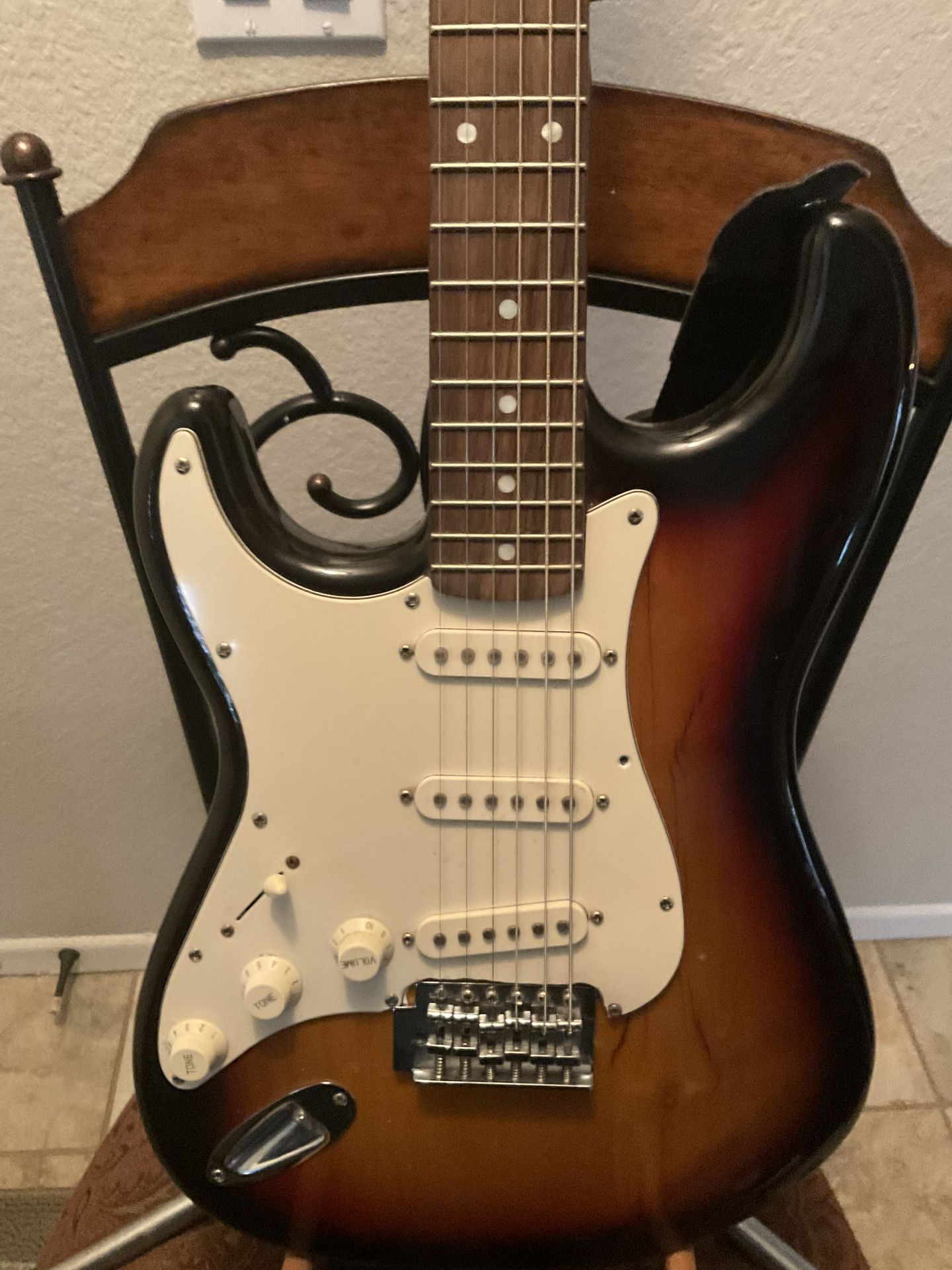 Strat Style Johnson Plays Well