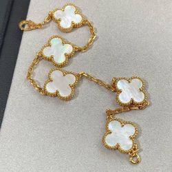 Van Cleef & Arpels Mother of Pearl – 5 Clover Elegance