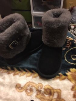 Uggs size 6 new
