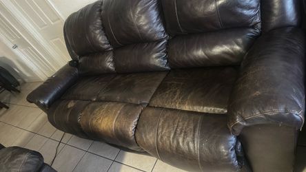 Free sofá y un loveseat
