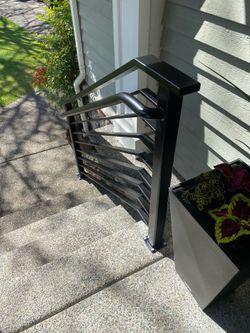 Stair railing with handrail
