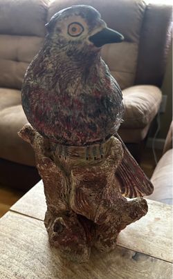 Decorative Bird on Tree Stump Figurine. Read description 1st