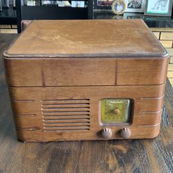 Antique Sonora Radio Phonograph