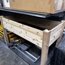 CedarCraft Elevated Cedar Planter