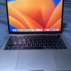 Apple MacBook Pro / 13.3 inch Touch Bar Retina Display / Core i5 / 8GB RAM / 512GB SSD