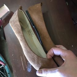 alpine swiss woman’s tan shoes, size 9 (read Description)