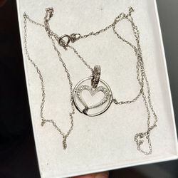 Gorgeous 😍 !! Heart Shaped 925 Sterling Silver Necklace With  Diamond Chips !