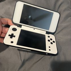 Black & White Custom 2DS