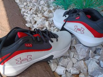 New Men's:  size 8 Under Armor shoes