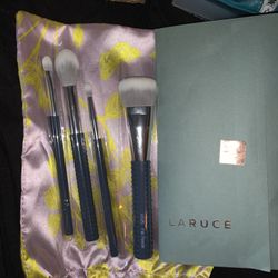 Makeup Brushes 