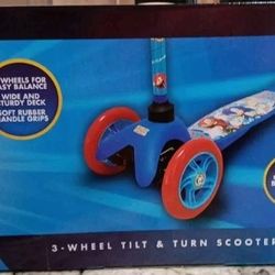 Sonic the Hedgehog 3 Wheel Tilt And Turn Scooter.