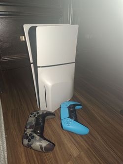 Ps5 w/ 2 Controller