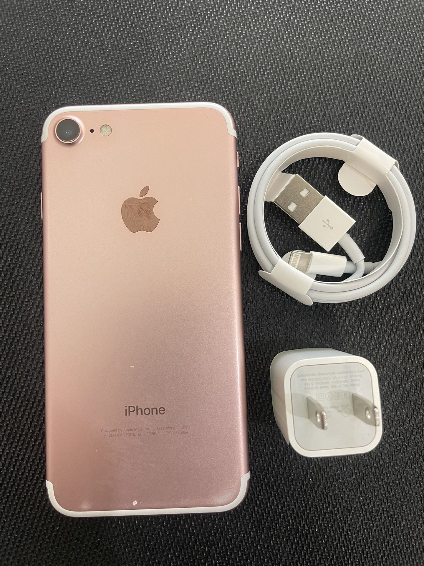 Factory Unlocked Apple iPhone 7 32gb, sold with warranty 