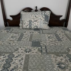 Croft & Barrow Reversible Patchwork Quilt – Full/Queen Size with One Sham