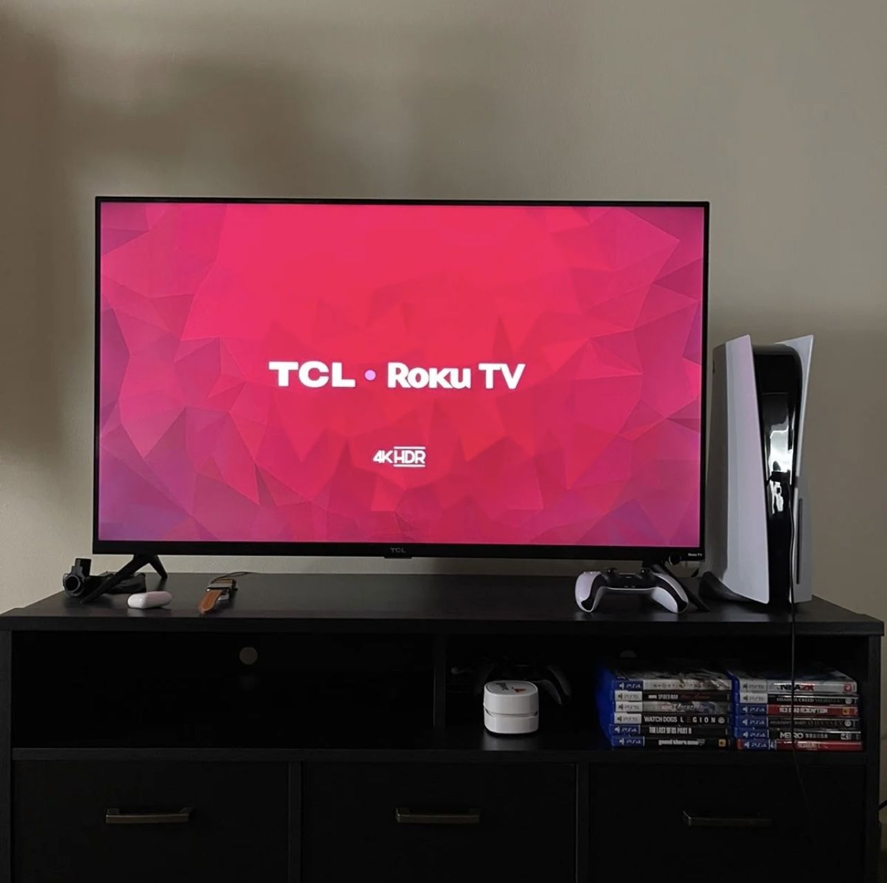 TCL 4k TV 43" (with Roku)