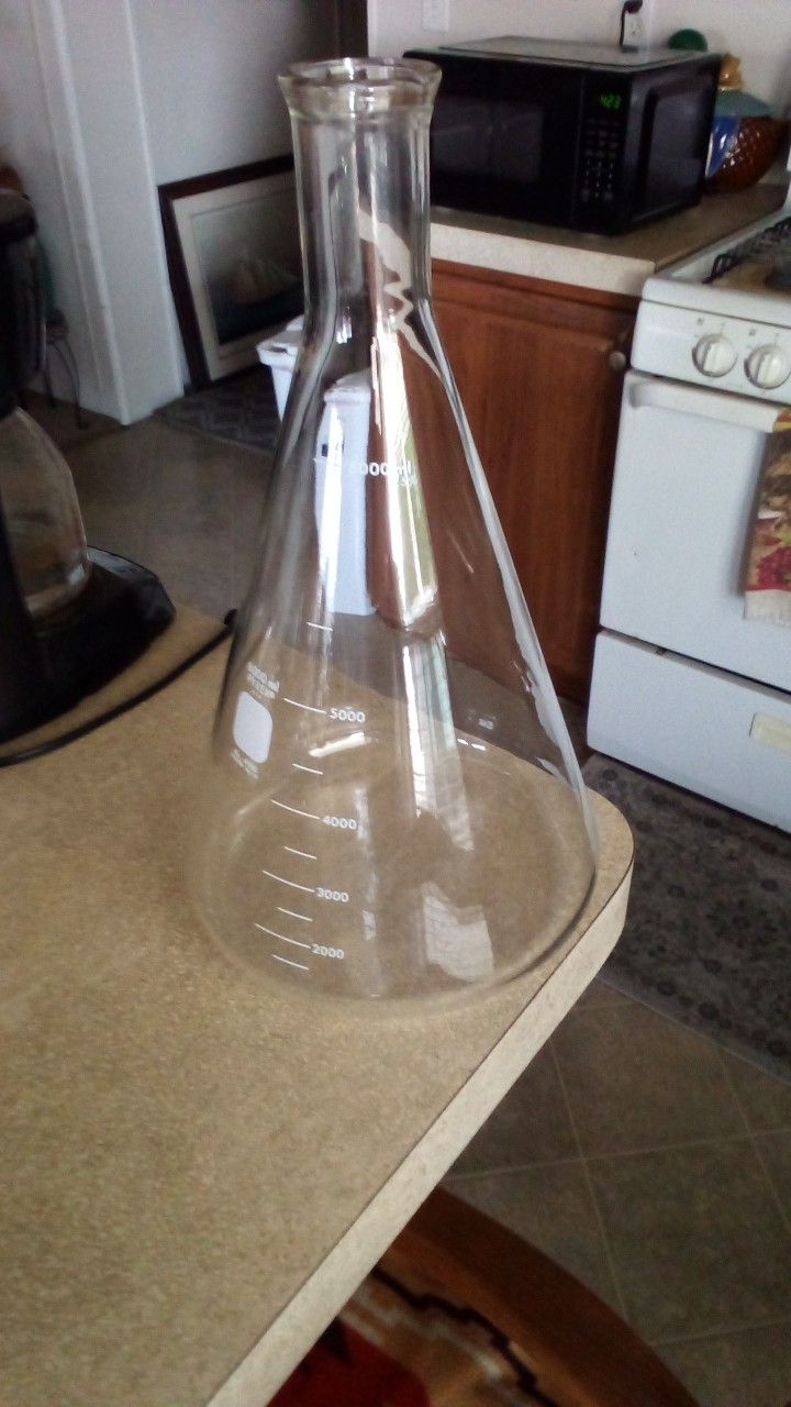 LARGE PYREX ERIENMEYER 6000 ML FLASK