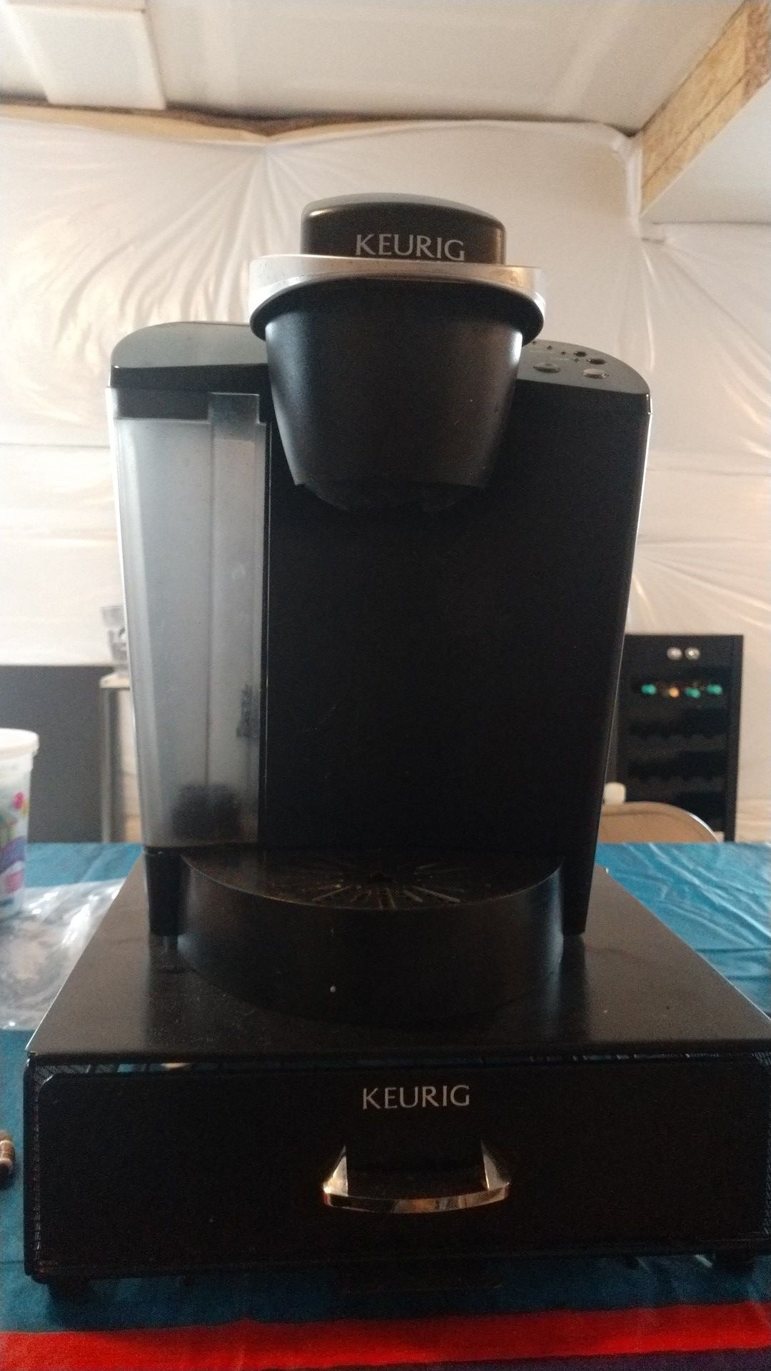 Keurig coffee maker with coffee pod drawer