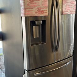 💥Great Deal💥 28 cu. ft. 3-Door French Door, Full Depth Refrigerator with CoolSelect Pantry