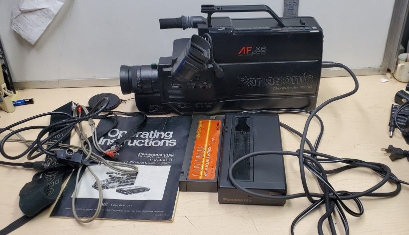 Panasonic PV-400A Omnivision VHS HQ Camcorder Video Camera w/ Case, AC, Batts., Cords, Accessories. tested- Working