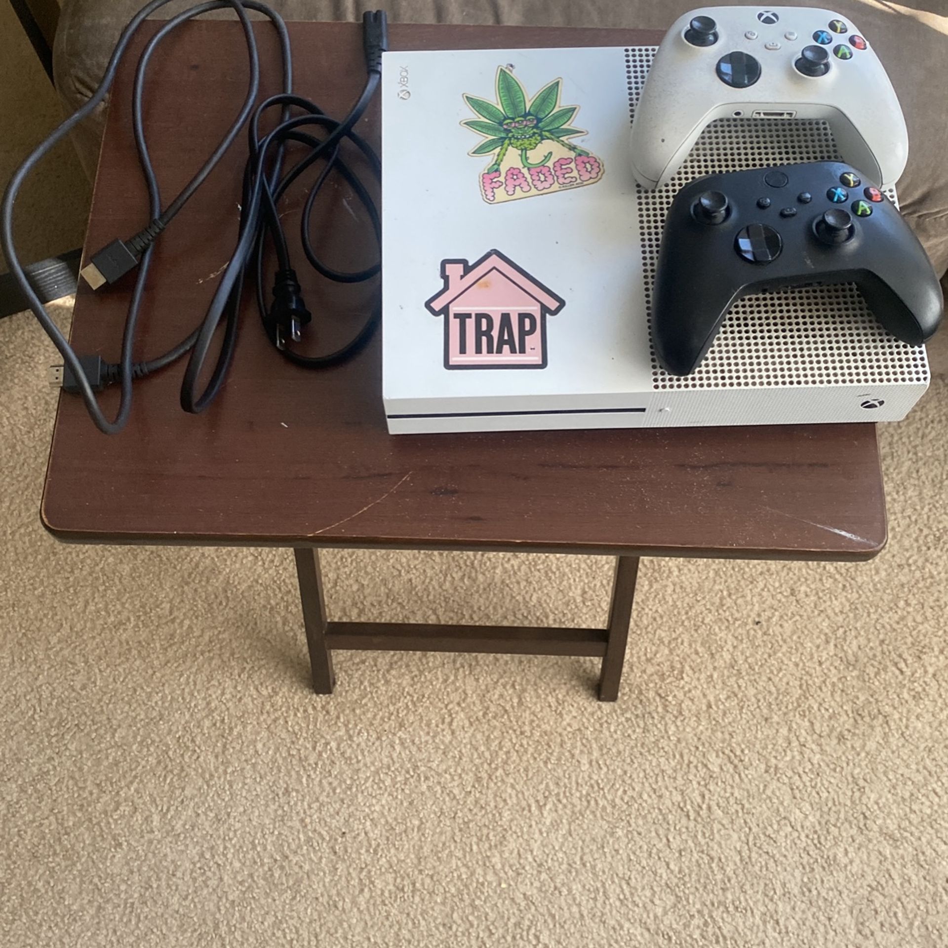 Xbox 1 With Controllers