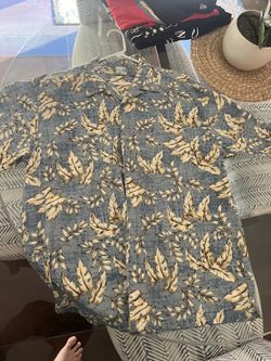 Men’s L Hawaiian Button Up