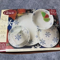 Gibson Eveyday Snow Festival 20 pc Holiday/Christmas Dinnerware Set. NEW IN BOX.
