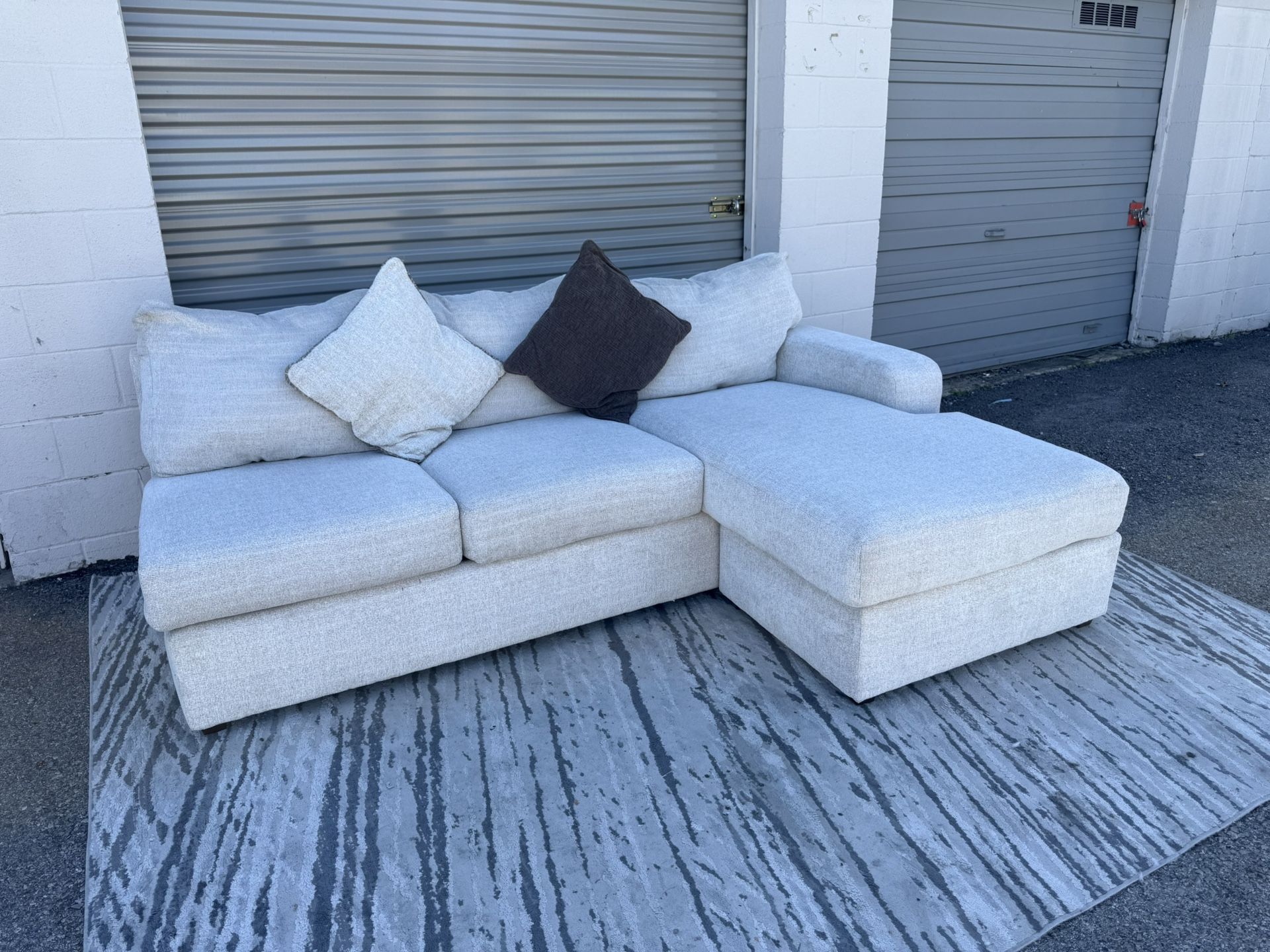 Comfy Light Grey  Sectional Sofa 🚚 Free Delivery ✅