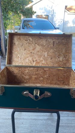 Antique concourse case
